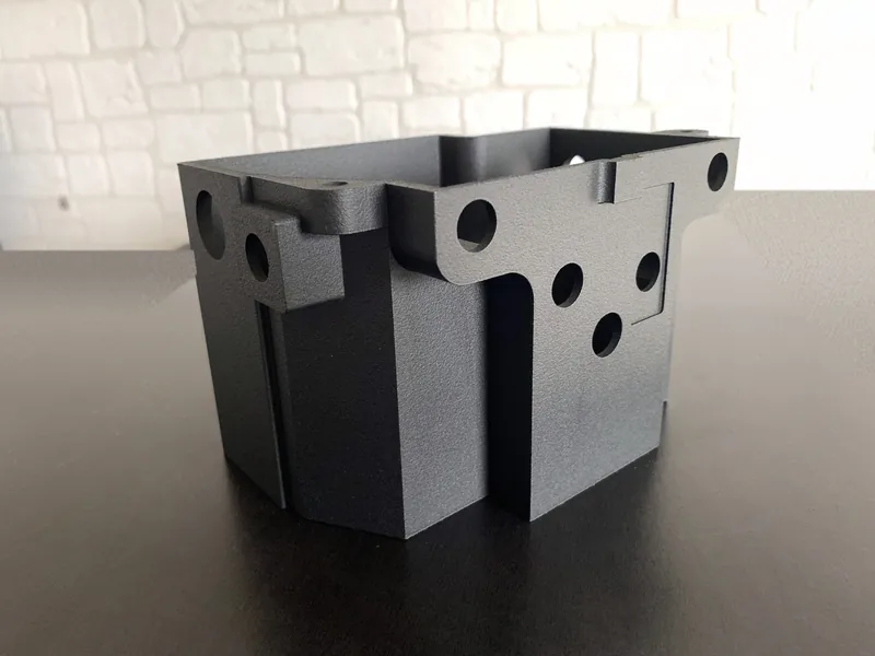 Pièce MJF PA12 brute — réalisation Add-Train